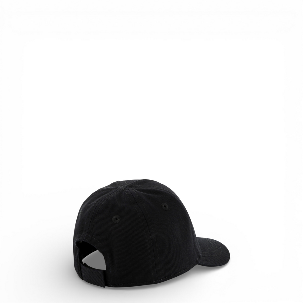 Black cap with 'BOSS' logo on a white background